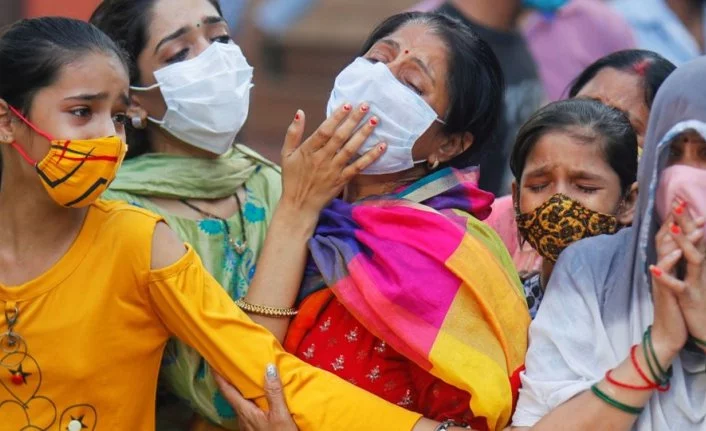 Hindistan'daki ikinci Covid-19 dalgasında 420 doktor öldü