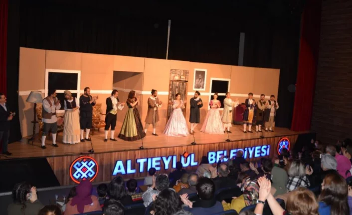 İnegöl Belediye Tiyatrosu Balıkesir’de sahne aldı