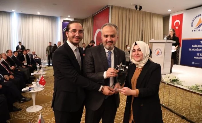 İnegöl Belediyesi ödülünü Antalya’da aldı