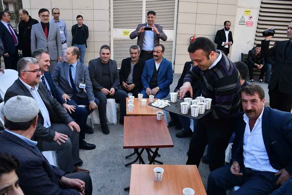 İnegöl Belediyesi’nin hastanede ücretsiz çay ve su ikramı başladı