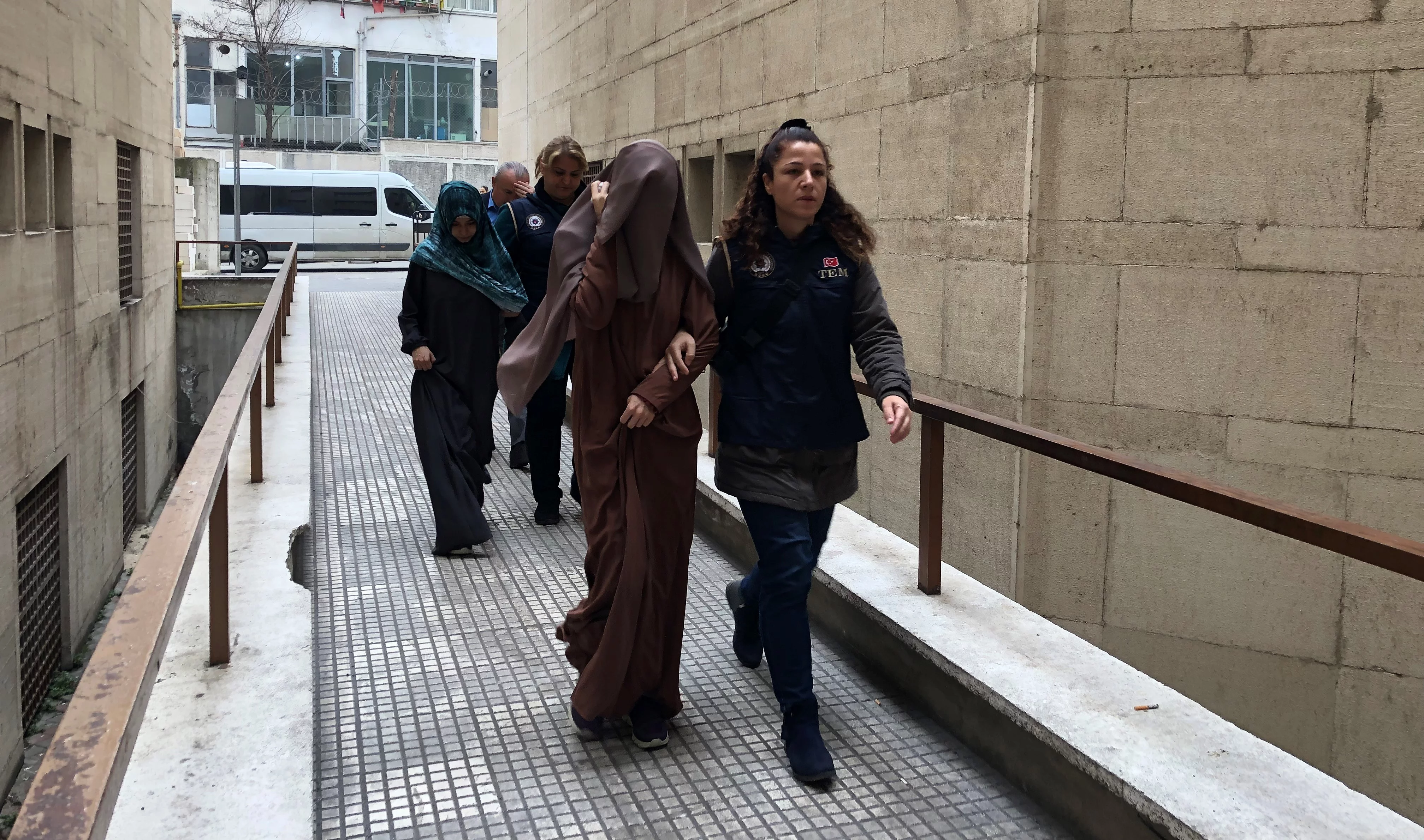 Interpol tarafından aranan DEAŞ sanığı 3 kadına tahliye