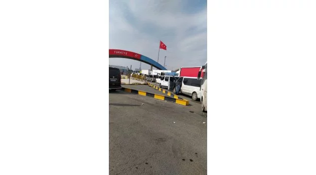 İran'a açılan Gürbulak kapatıldı, TIR kuyruğu 5 kilometreye ulaştı