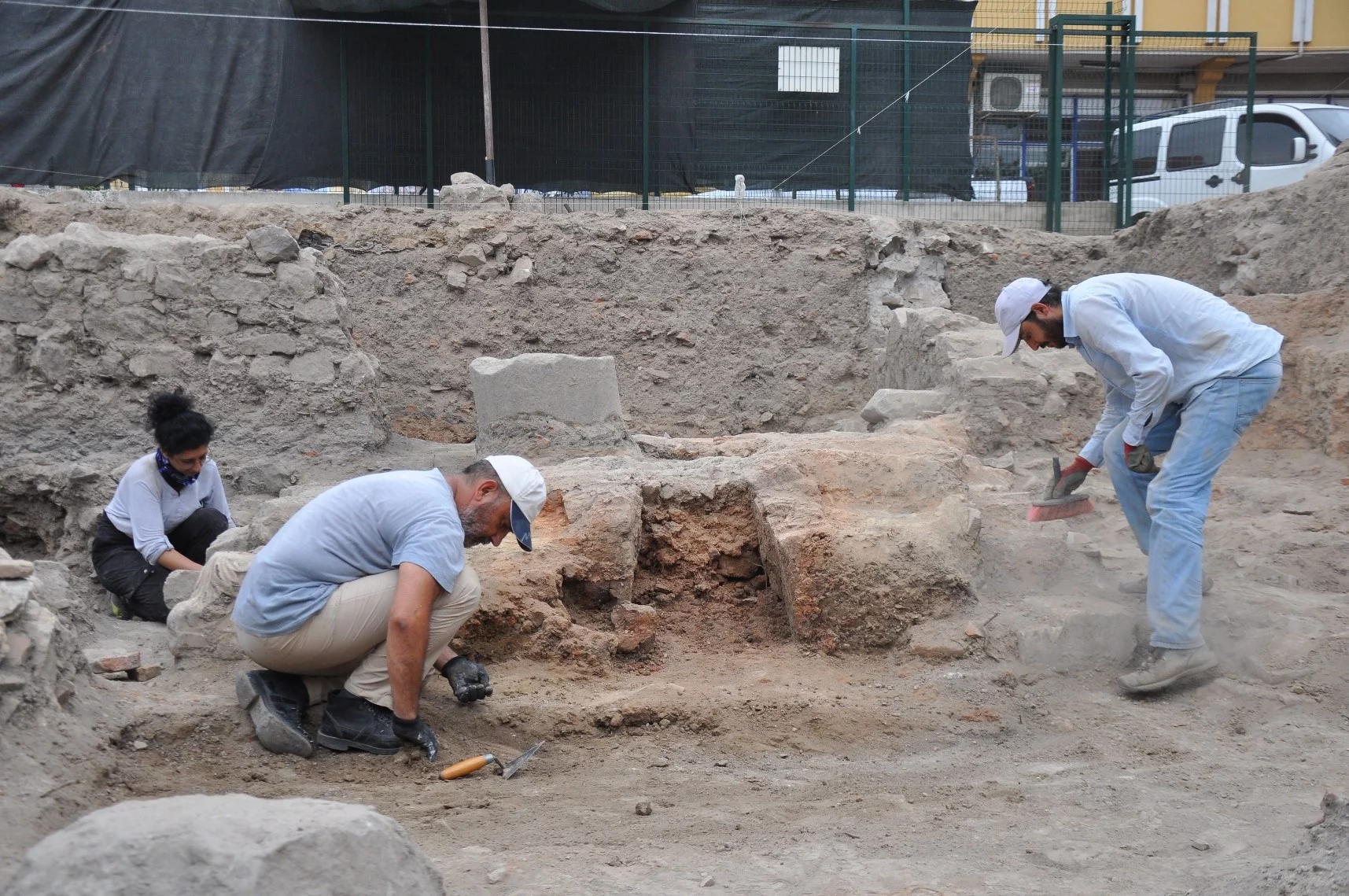 İznik'te iki tarihi çini fırını bulundu