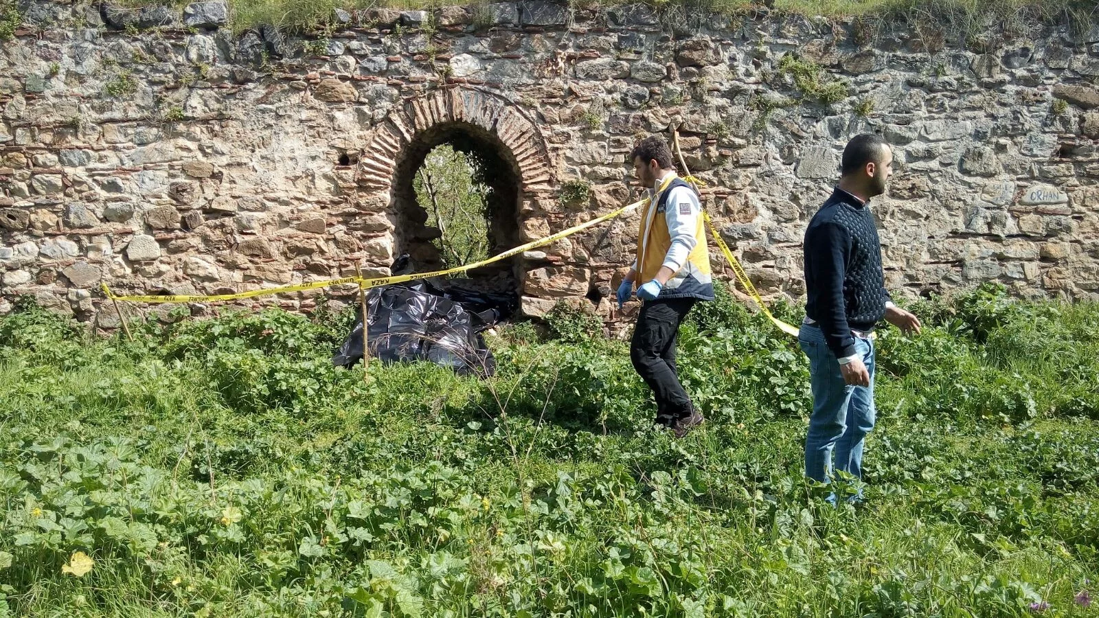 İznik'te tarihi surlarda erkek cesedi bulundu