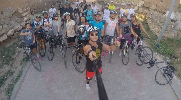 İznikli bisikletçiler 400 kilometre pedal sürüp Anıtkabir ve Beştepe'ye çıkarma yapacak