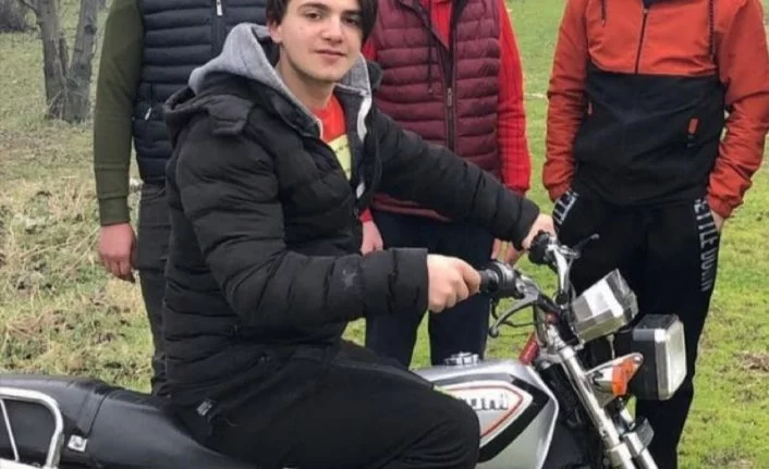 Kamyonetin altında kalan 16 yaşındaki motosiklet sürücüsü hayatını kaybetti
