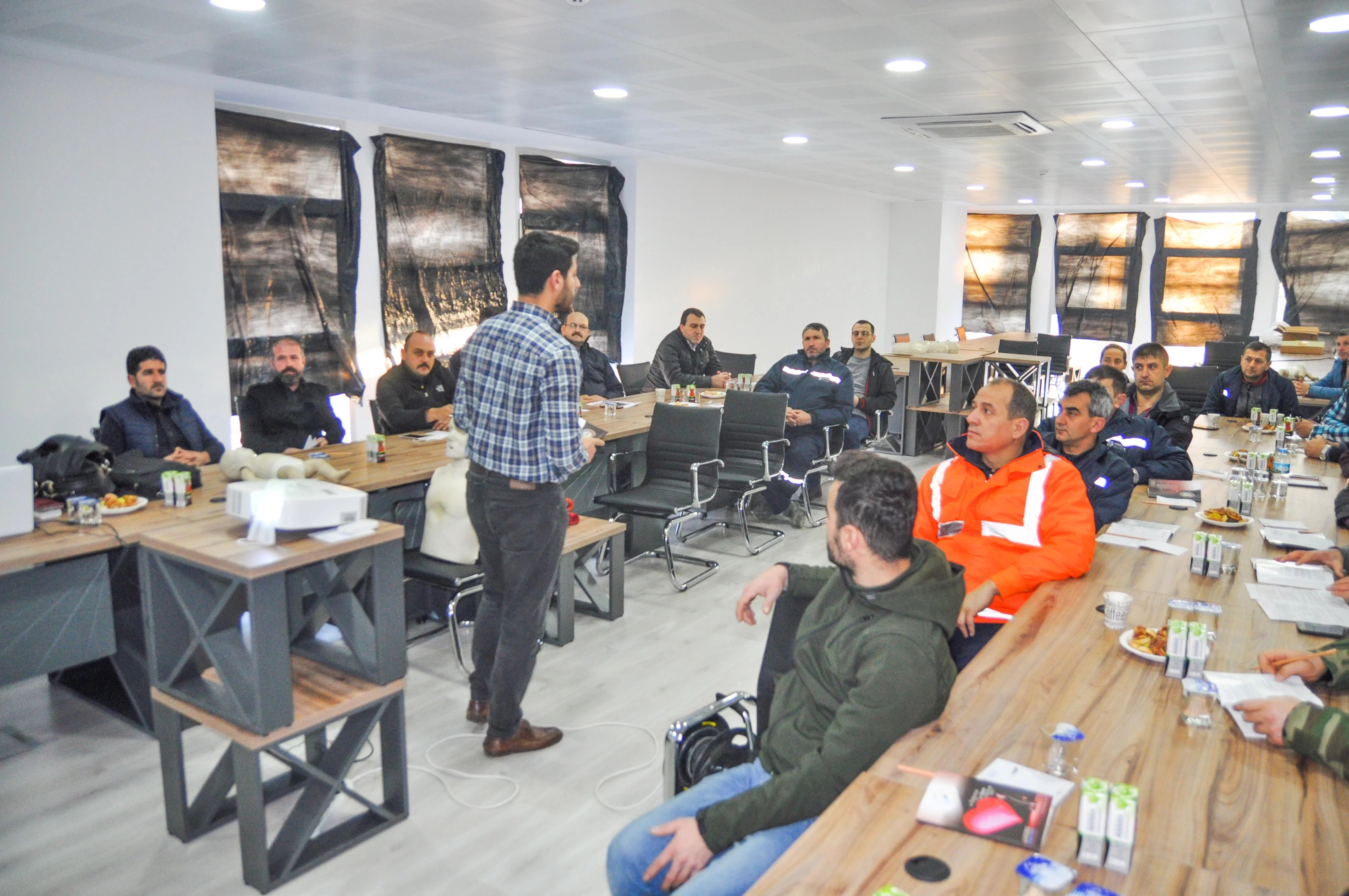 Karacabey Belediyesi çalışanlarına ilk yardım semineri