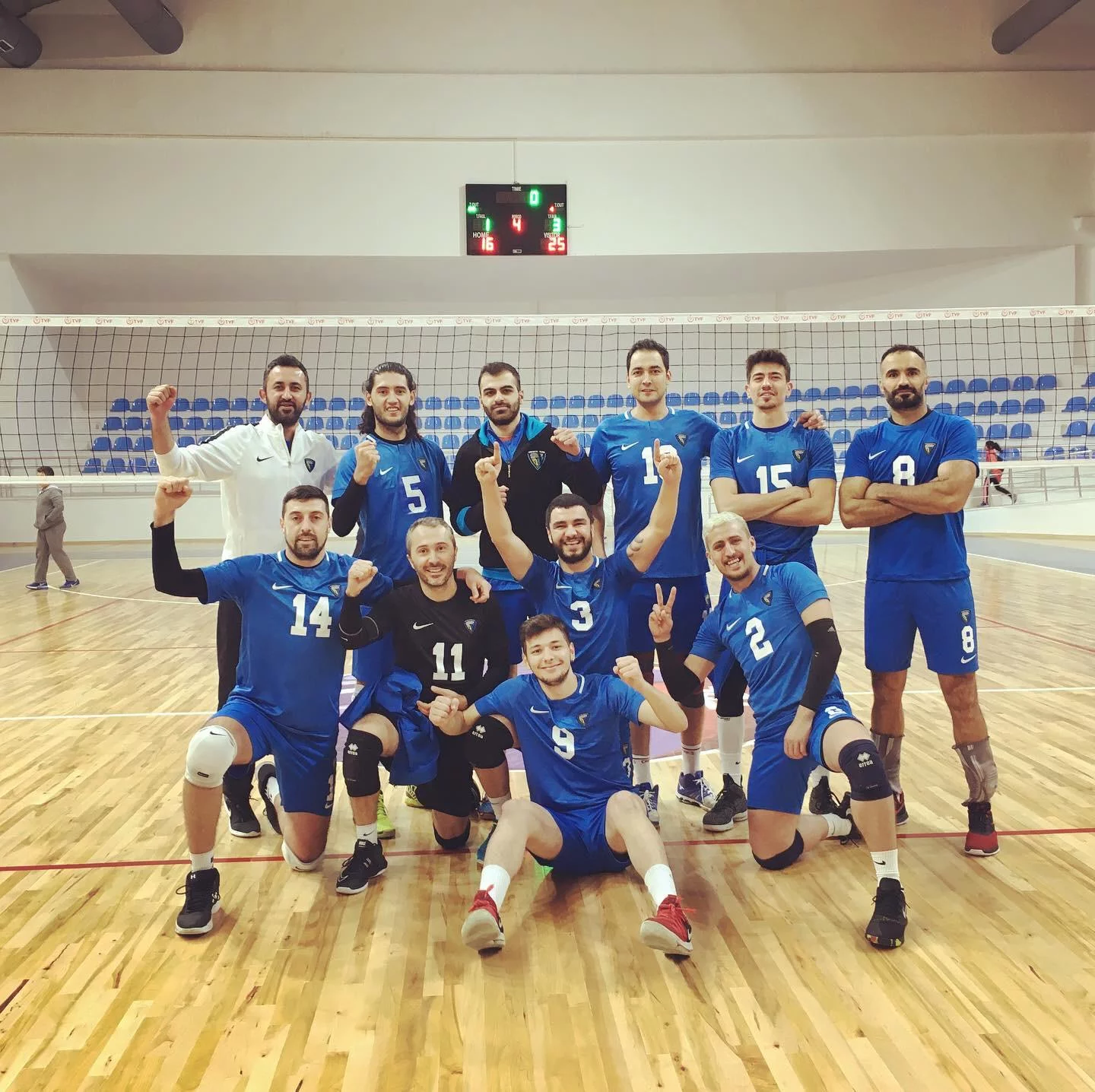 Karacabey Belediyespor Erkek Voleybol Takımı  şampiyonluk yolunda iddialı