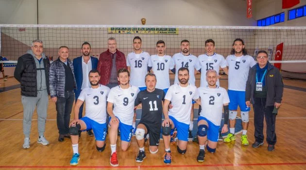 Karacabey Belediyespor Voleybol Takımı şampiyonluk  yolunda
