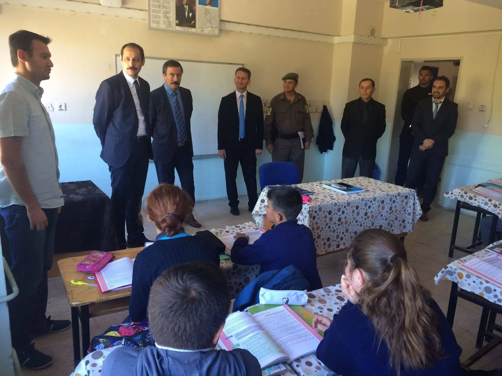 Kaymakam Karabektaş okulları geziyor
