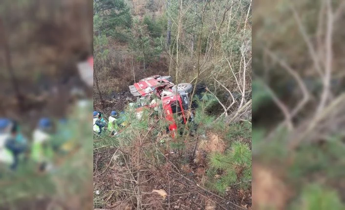 Kazaya giden itfaiye kaza kırım ekibi kaza yaptı: 4 ölü 1 ağır yaralı