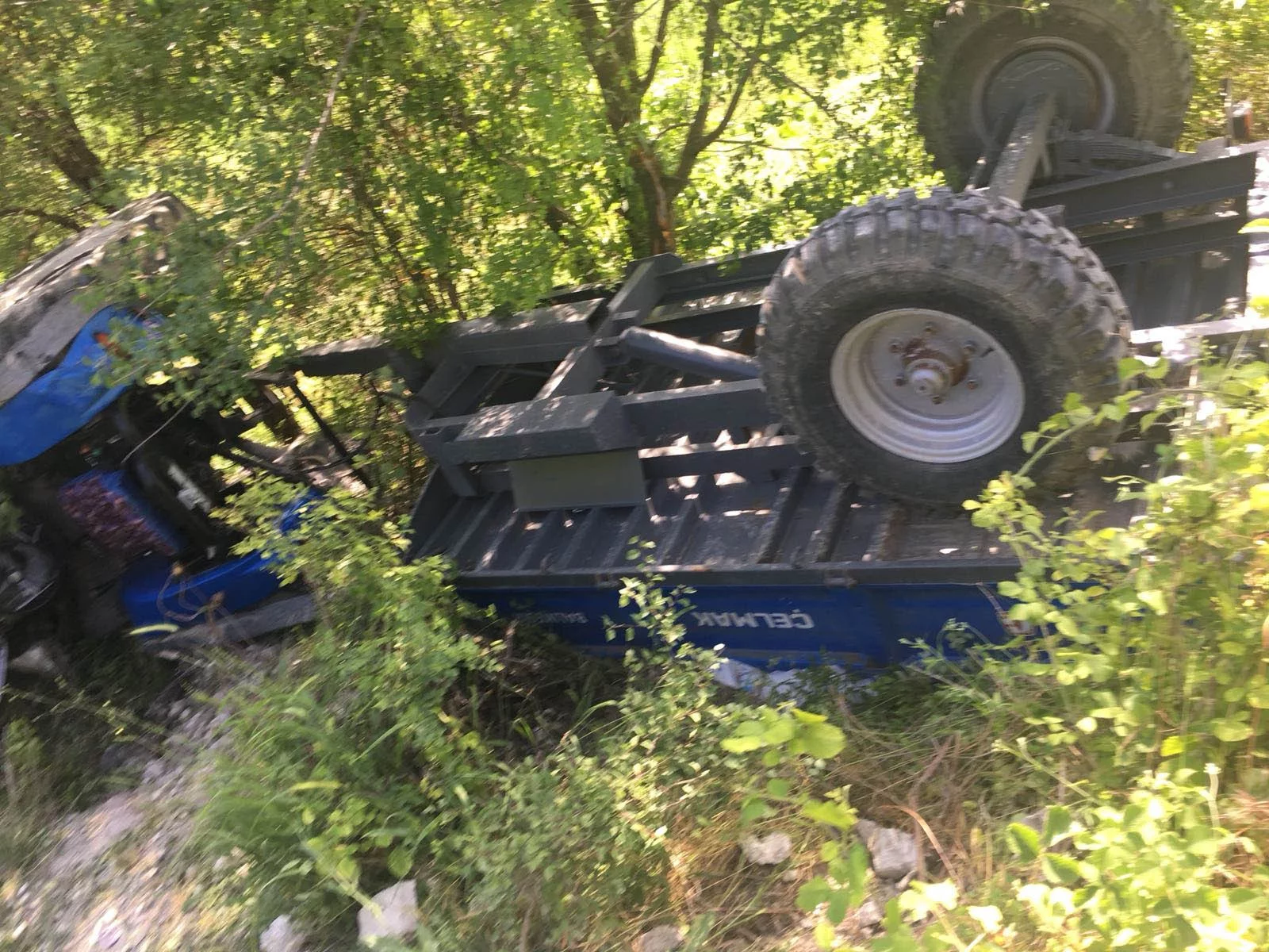 Kontrolden çıkan traktör takla attı: 1 ölü, 3 yaralı