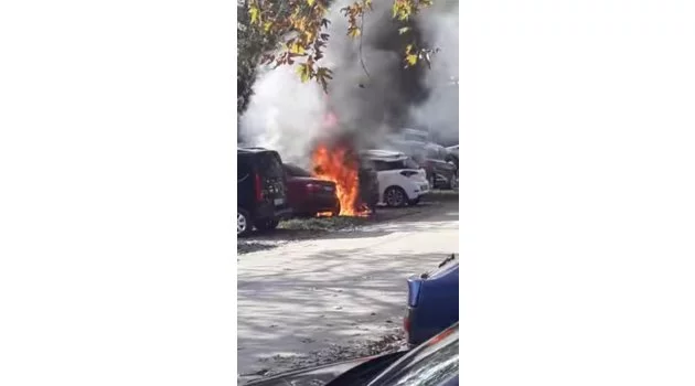 Mangal ateşi, 2 otomobili yaktı