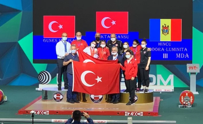 Milliler, Gençler Dünya Halter Şampiyonası'na altınla başladı