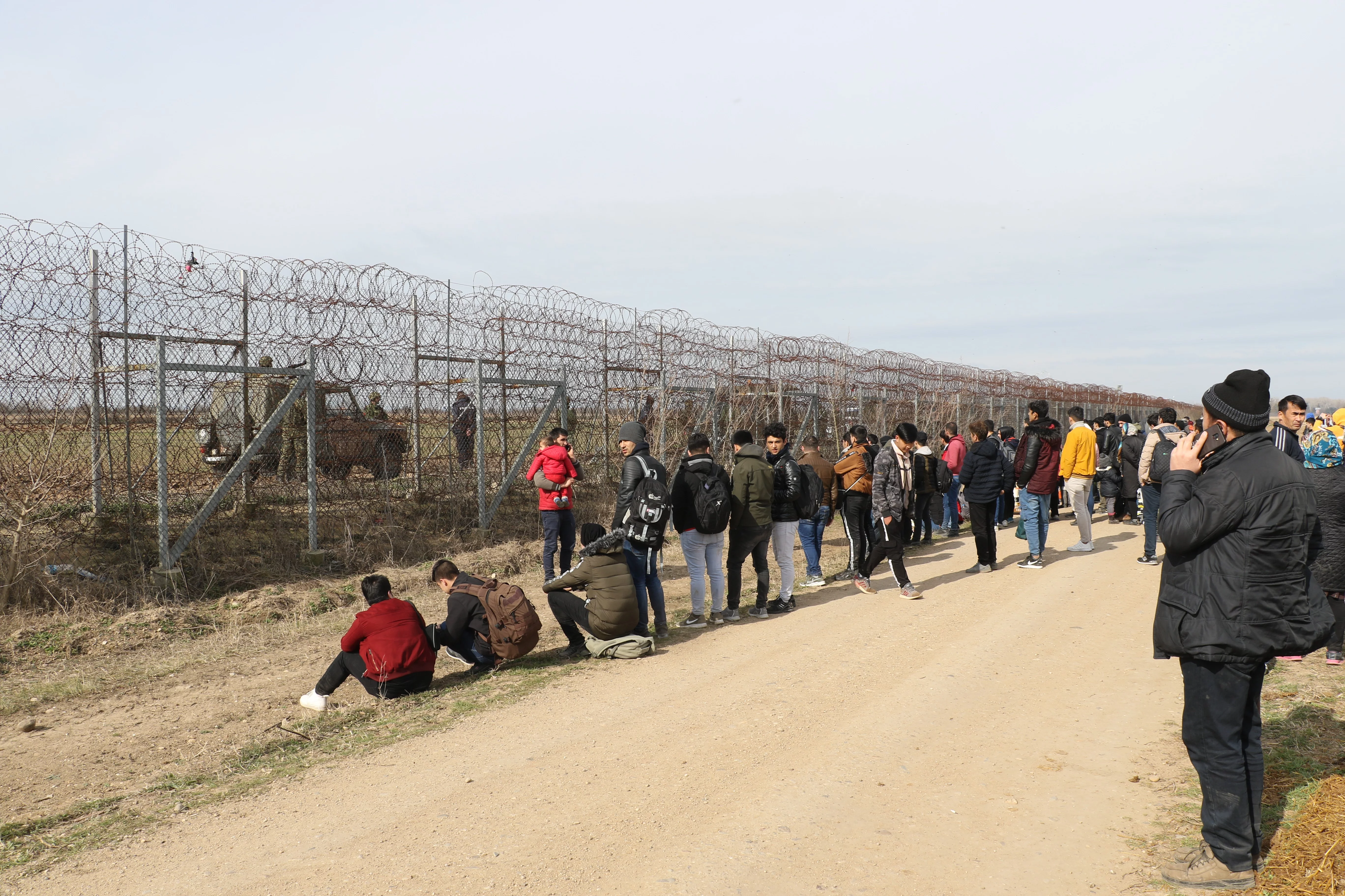 Mülteciler sınıra ilerliyor