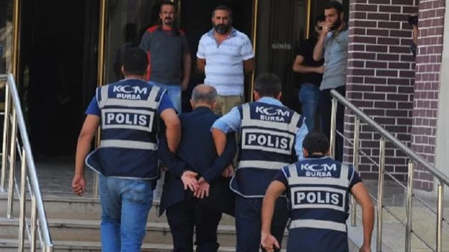 Mustafakemalpaşa'da 'FETÖ' üyesi 31 kişi tutuklandı