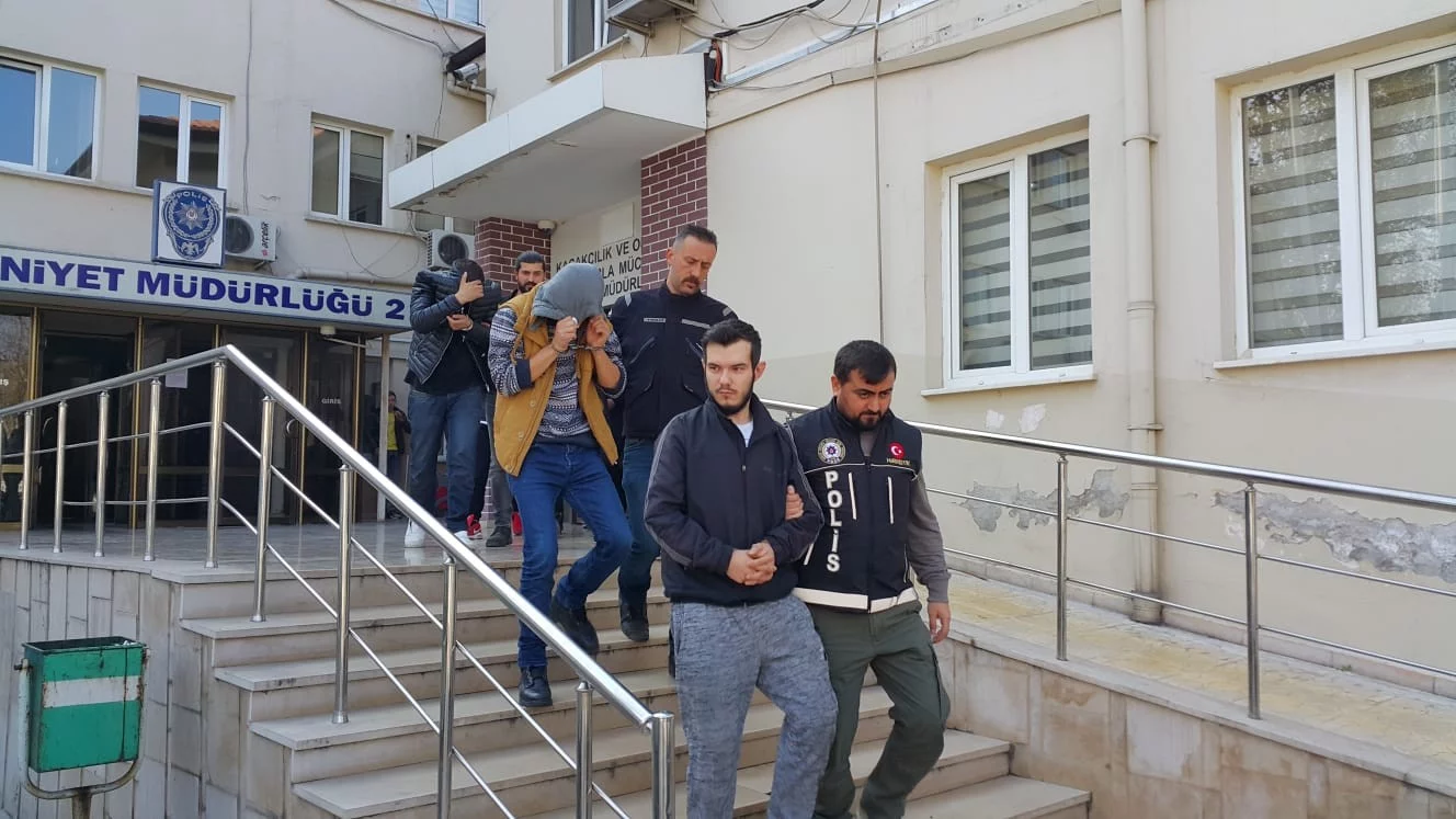 Narkotik polisi 5 zehir tacirini 11 bin lira ile yakaladı