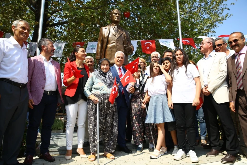 Nilüfer Belediyesi’nden Yaylacık Mahallesi’ne Atatürk heykeli