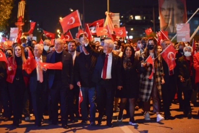 Nilüfer’de binler haykırdı: Cumhuriyet ateşi sönmeyecek
