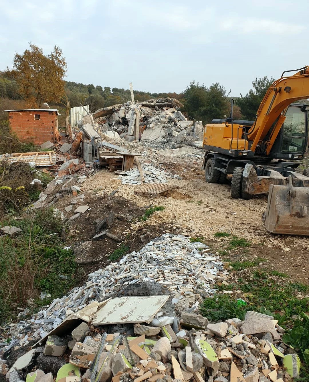 Nilüferköy’de kaçak inşaat yıkıldı