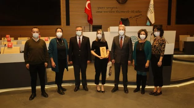 Ödülünü Başkan Turgay Erdem’den aldı