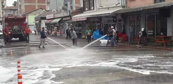 Orhaneli’nde sokaklar köpkülü su ile yıkanıyor