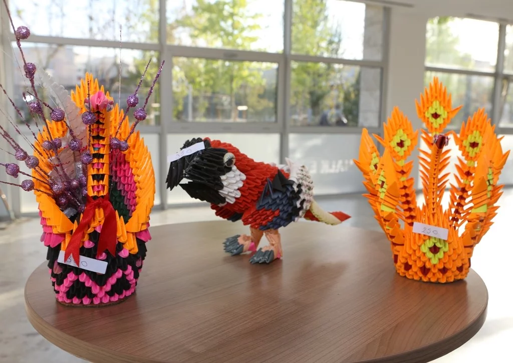 Origami tutkusunu sanatseverlerle paylaşıyor