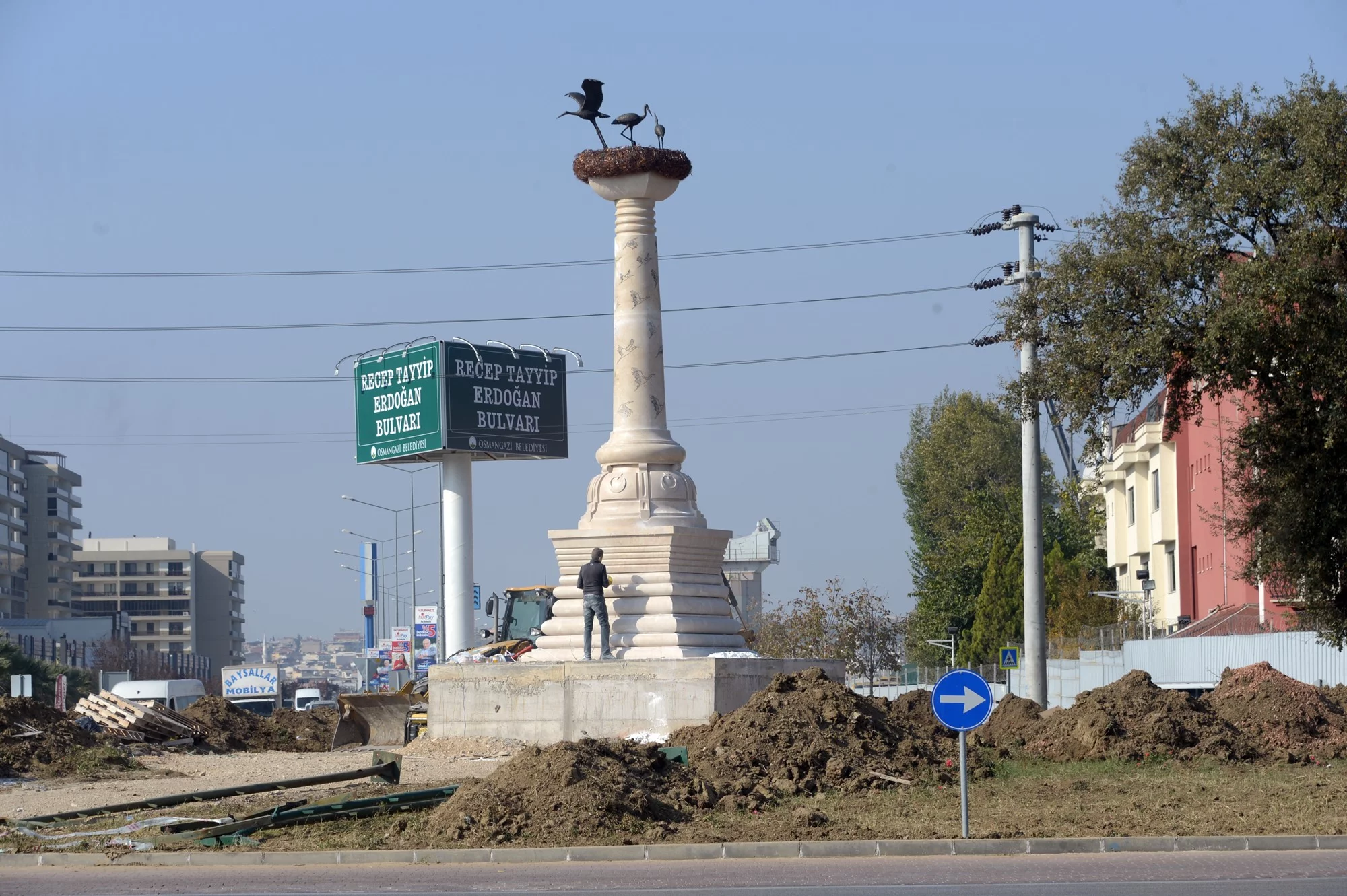 Osmangazi’ye iki anıt