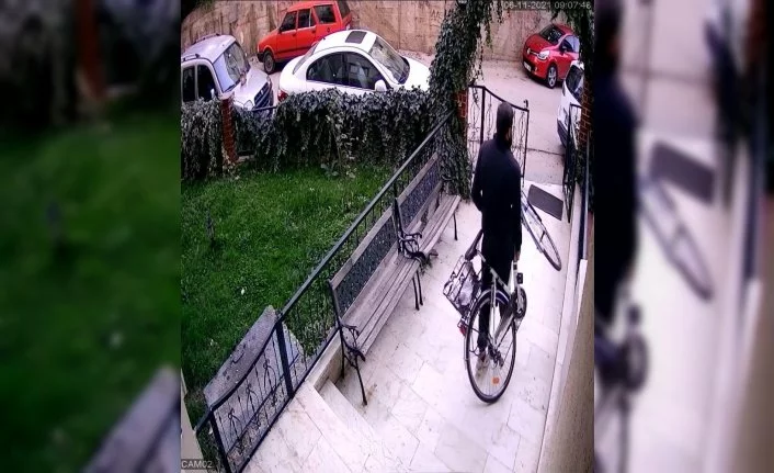 Otopark kapısından girdiği apartmandan bisiklet çaldı