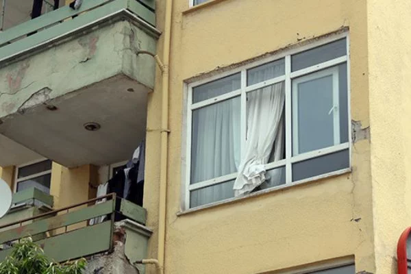 Pencereden düşen çocuk öldü