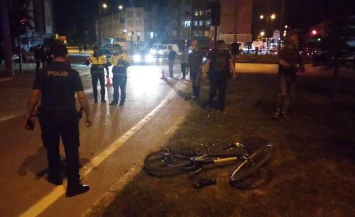Polisten kaçıp çarptığı bisikletliyi ölüme terk etti