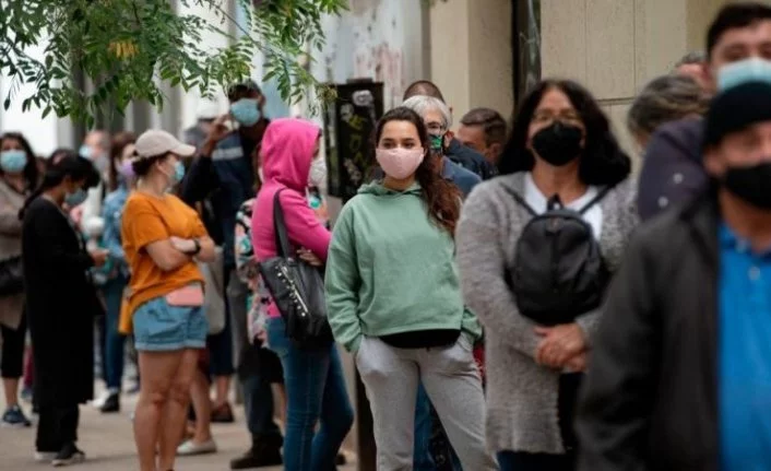 Şili nüfusunun yüzde 71.2'sine korona virüs aşısının en az bir dozu uygulandı