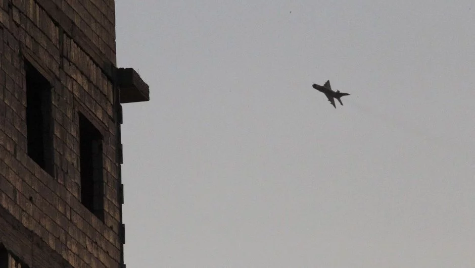 Suriye rejimine ait uçaklardan Rakka yakınlarında operasyon!