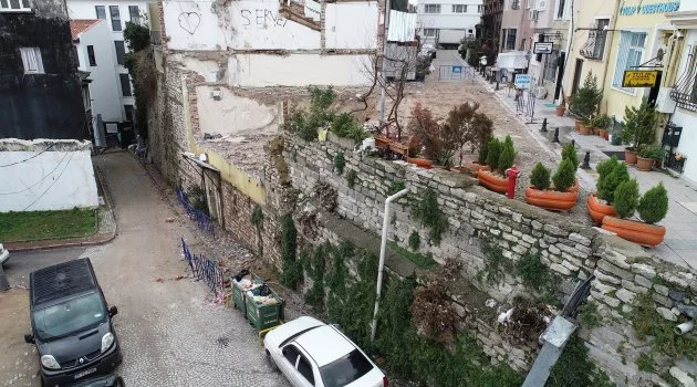 Tarih üzerine inşa edilen otel ve pansiyonun yıkımı tamamlandı