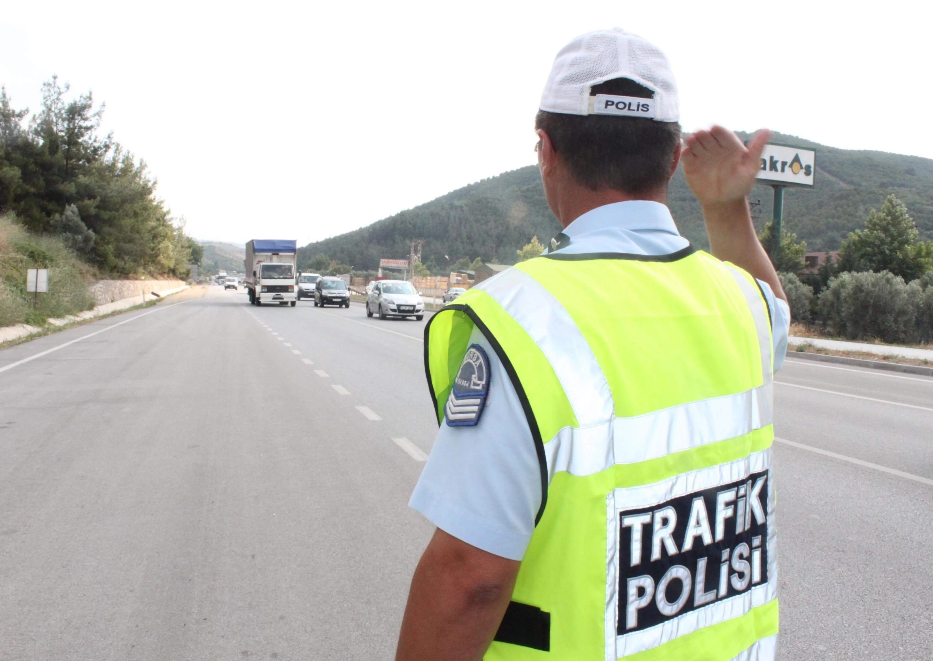 Trafik polisinden tatilcilere: "İki saatte bir mola verin"