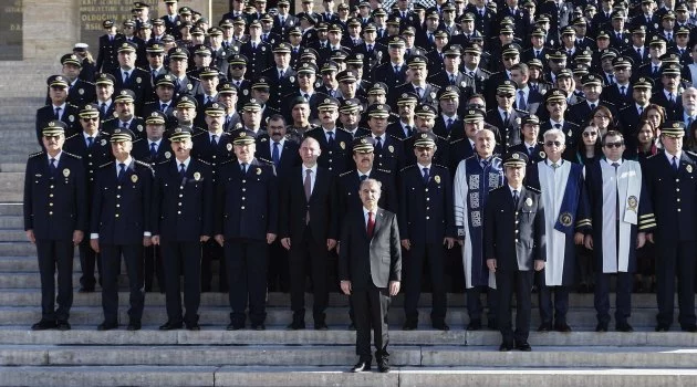 Türk Polis Teşkilatı'ndan Anıtkabir'e ziyaret