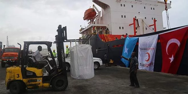 Türkiye'den Somali'ye 13 bin ton insani yardım