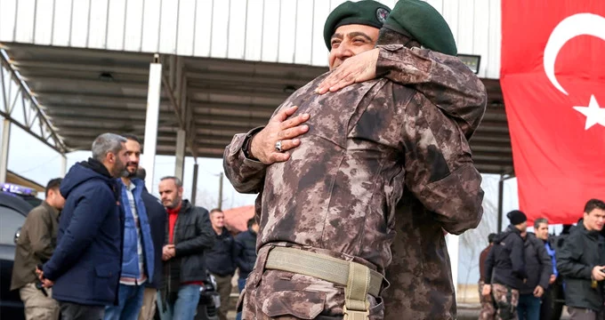 Tüyleri Diken Diken Eden Görüntü: Özel Harekat Polisleri Afrin'e Dualarla uğurlandı