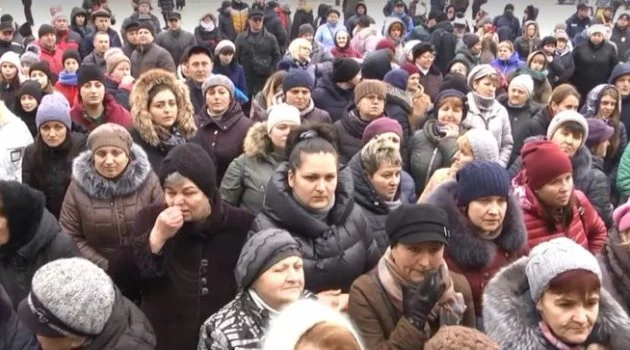 Ukraynalılar hastaneler önünde barikat kurdu: Virüslüleri getirmeyin