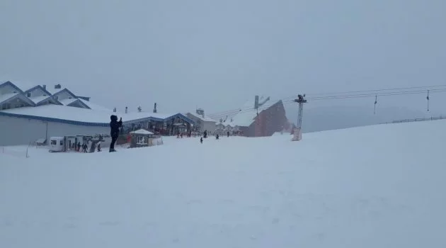 Uludağ'da kar yağışı başladı