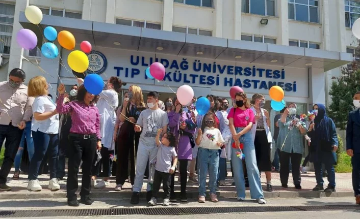 Uludağ Üniversitesi'nde balonlar hasta çocuklar için gökyüzüyle buluştu