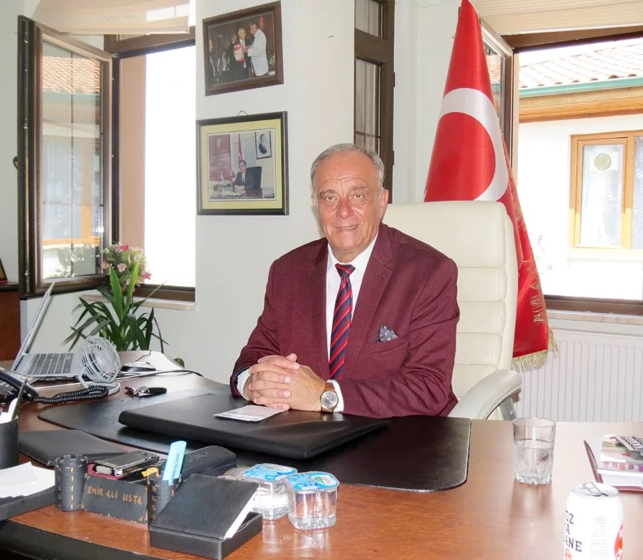 Usta: “Mudanya esnafı belediye başkanından öcü gibi korkuyor”