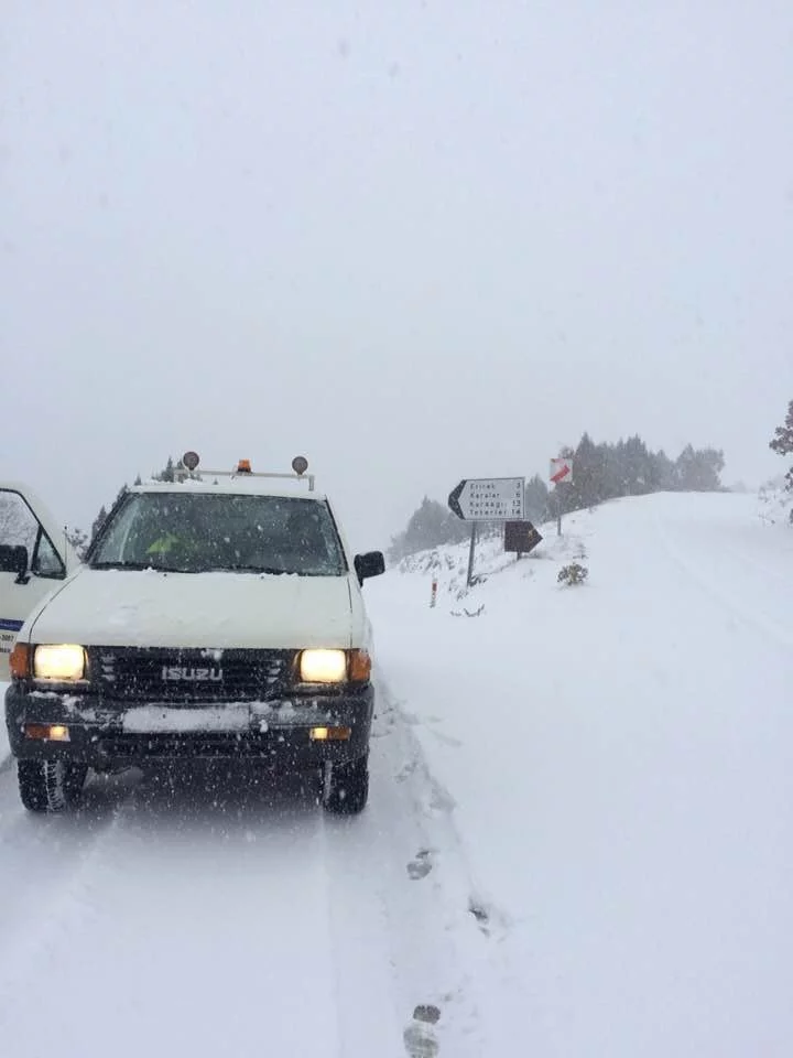 Yoğun kar Bursa'nın dağ ilçelerinde ulaşımda zor anlar yaşatıyor