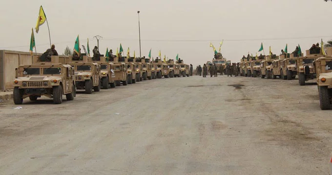 YPG'li Teröristler, ABD'nin Verdiği Zırhlı Araçlarla Türkiye Sınırındaki Afrin'de Şov Yaptı