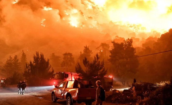 Yunanistan'da korkutan orman yangını